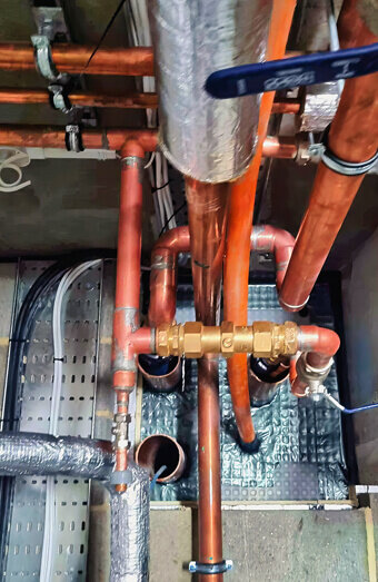 https://plumbercottesloe.com.au/uploads/2025/06/commercial-plumbing-390382.jpg